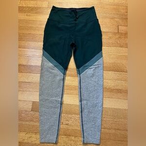 BUNDLE 2 Pairs of Beyond Yoga Leggings - size large - 1 black & 1 green&grey